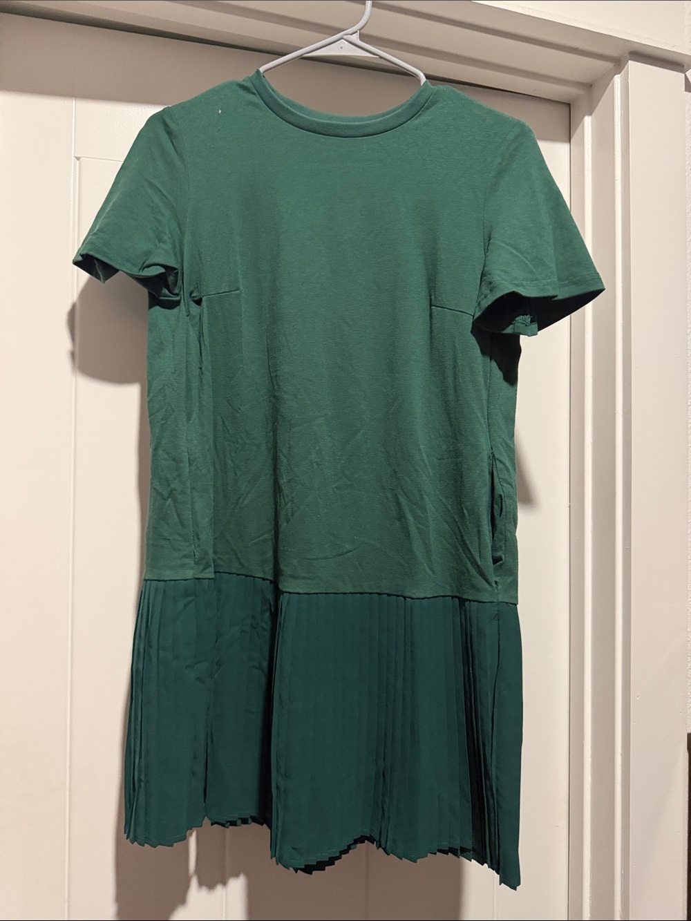 Women’s Emerald Short-Sleeve Pleated-Hem Mini Dress